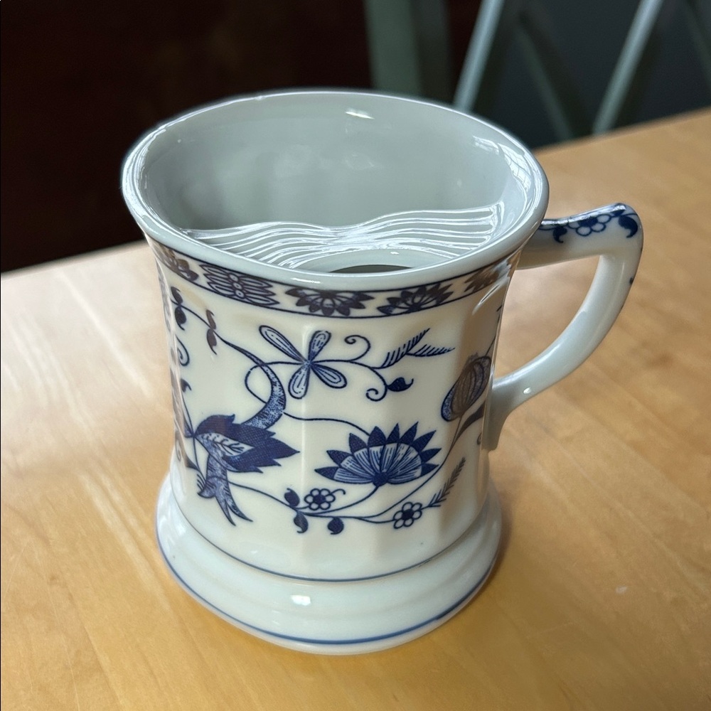 Vintage Seymour Mann Vienna Woods Fine China Blue Onion Mustache Mug Cup